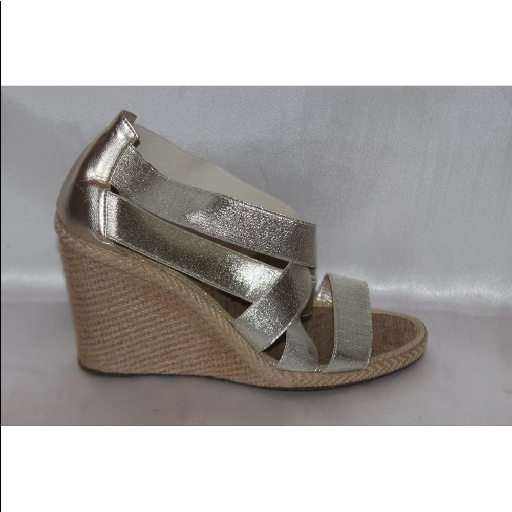 Andre Assous Metallic gold elastic wedge sandal - Picture 3 of 8